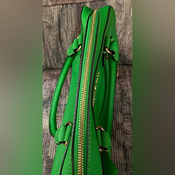 Michael Kors green purse. - Picture 3 of 9